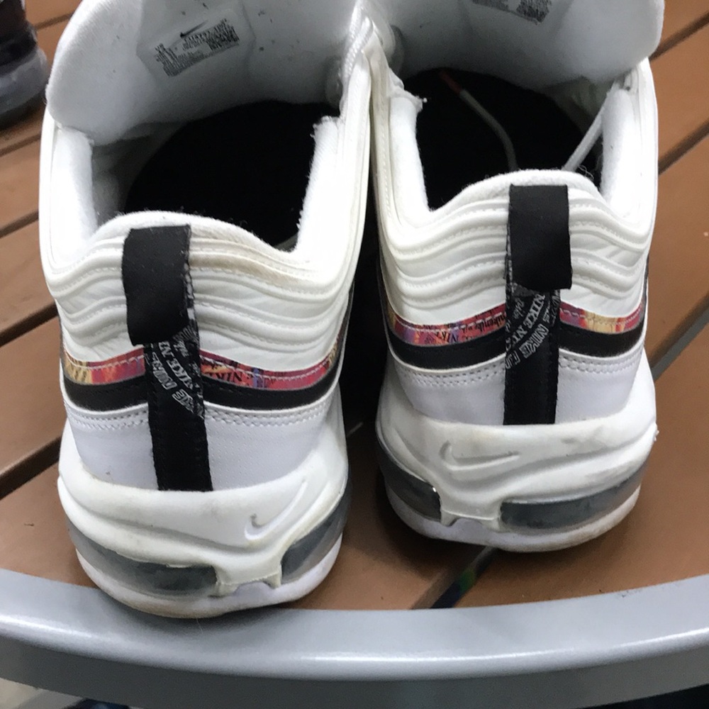 Shoes - Picture 4 of 4